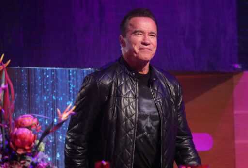 Arnold Schwarzenegger, qui a dominé Triple H à la WWE, a déjà assisté à un spectacle de lutte payante de base en tant que talent