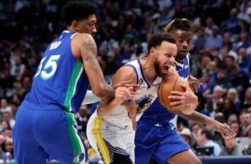 Une star de la NBA expulsée de Warriors vs Mavericks après un gros coup de coude sur le visage du coéquipier de 23 ans de Stephen Curry