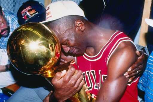 NBA Twitter s’enflamme alors que “Trash” Michael Jordan News dévoile sa demande spéciale pour le nouveau trophée MVP