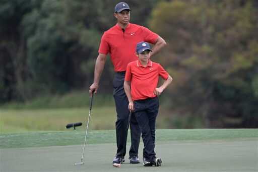 Tiger Woods révèle sa relation implacable avec son fils Charlie : “Ne m’appelle jamais ton ami parce que je ne le suis pas”