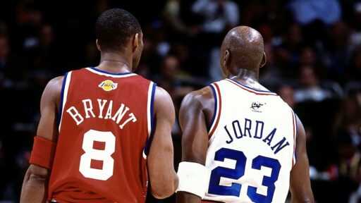 Une photo rare comprenant Michael Jordan et Kobe Bryant refait surface alors que la légende des Celtics est critiquée pour une question “irrespectueuse”