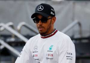 Le proche allié de Lewis Hamilton repéré sur des terrains ennemis lors d'un événement Red Bull