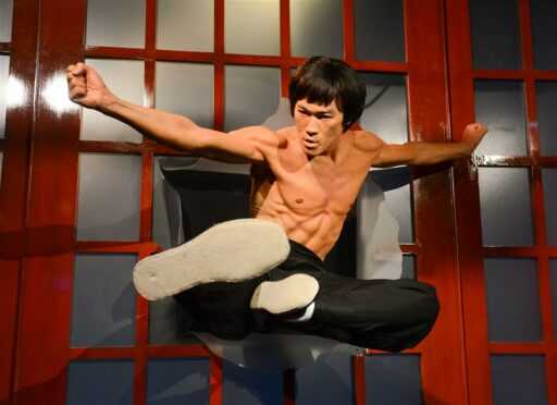 Il était interdit aux adolescents d’imiter le personnage de Bruce Lee dans son film historique de 1960