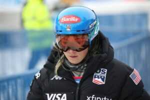"Il serait en train de pleurer en ce moment": le message émouvant de Mikaela Shiffrin pour le défunt père quitte le monde du ski en pleurant