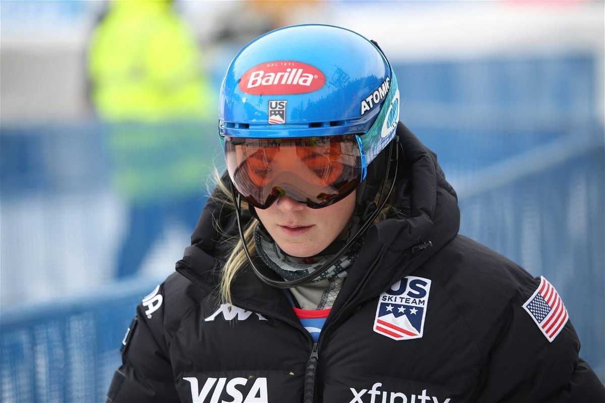 “Il serait en train de pleurer en ce moment”: le message émouvant de Mikaela Shiffrin pour le défunt père quitte le monde du ski en pleurant