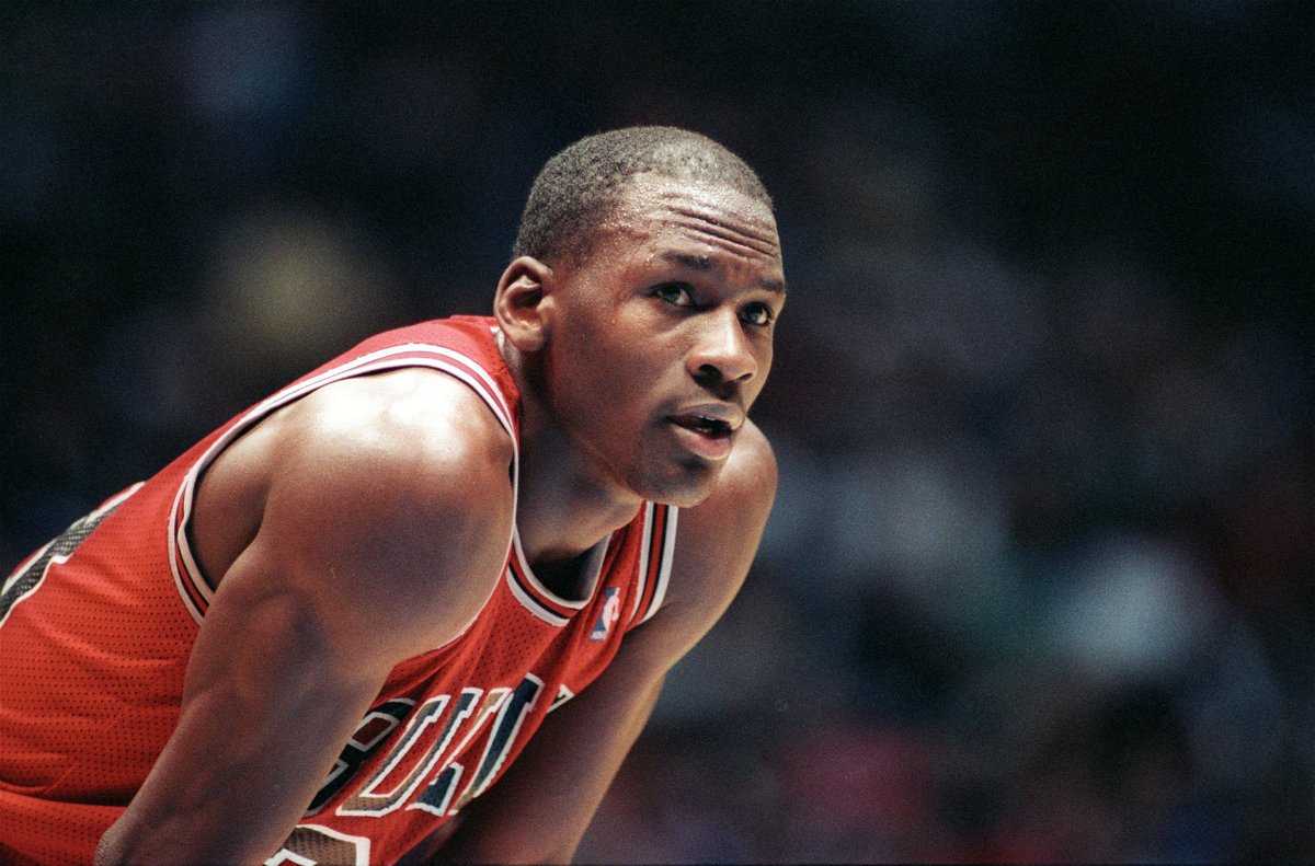 Le jeune Michael Jordan avait une puce sur son épaule contre McDonald’s All American Stars et l’a utilisé pour se nourrir, affirme un auteur renommé