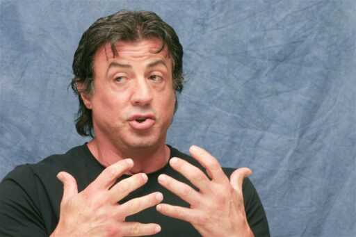 L’écrivain ‘Rocky’ Sylvester Stallone approuve le clip encourageant les débutants à réduire leurs scripts à ‘Fighting Weight’