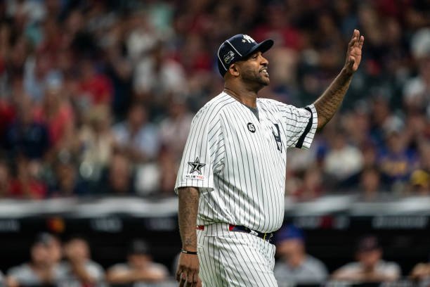 La légende des Yankees de New York, CC Sabathia, se joint à des milliers de personnes pour admirer le jeu ridicule du fils du manager de la MLB
