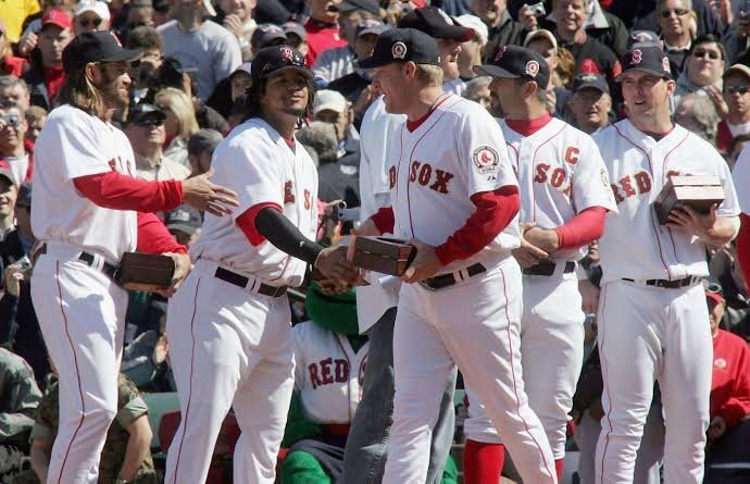 L'ex-Boston Red Sox controversé révèle le seul moyen pour Mike Trout d'atteindre le Temple de la renommée Worthy Barry Bonds