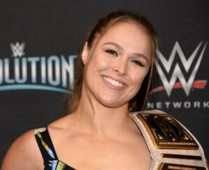 Ronda Rousey est susceptible d'être absente pendant un certain temps alors qu'elle relève un nouveau défi en dehors de la WWE