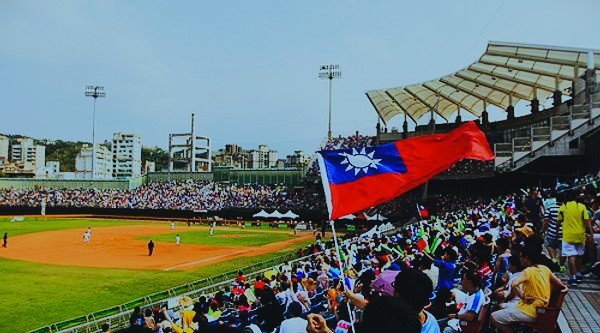 Une équipe de baseball taïwanaise remplit le cœur d'un fan avec un dîner frais après un incident malheureux
