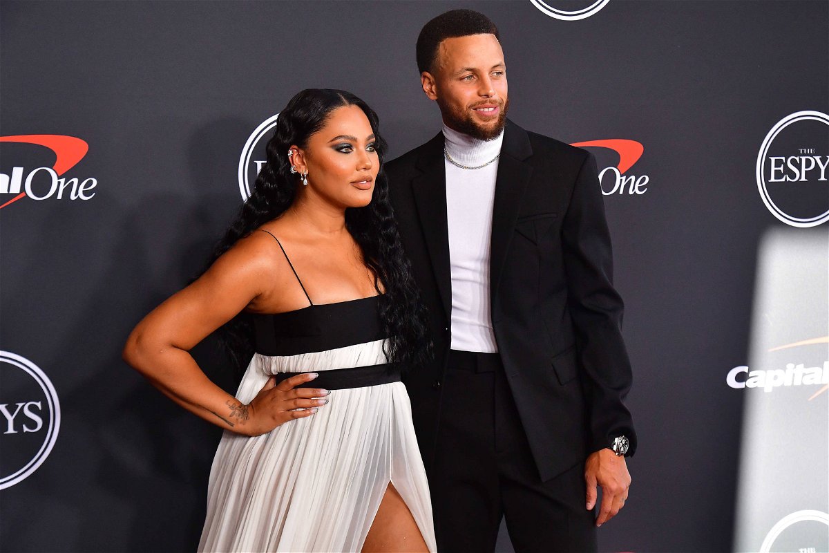 Persévérant dans les jours difficiles, Ayesha, la femme de Stephen Curry, a  abattu l'idée de « Les grandes filles ne pleurent pas » 9 ans après un  mariage heureux (2020)