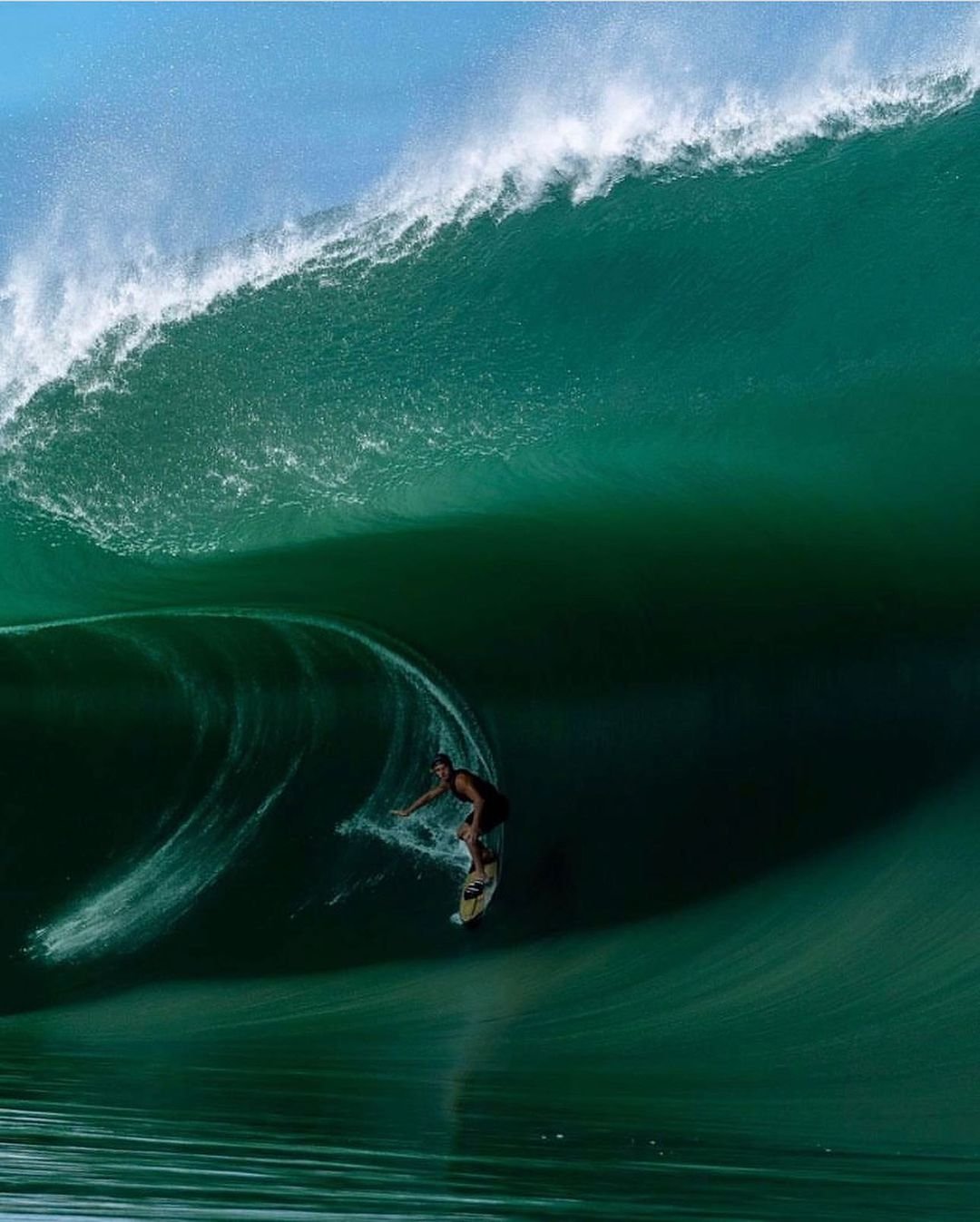 « Comme une drogue pour moi » : après un exploit remarquable dans la destination de surf la plus dangereuse au monde, un surfeur adolescent décrit son expérience