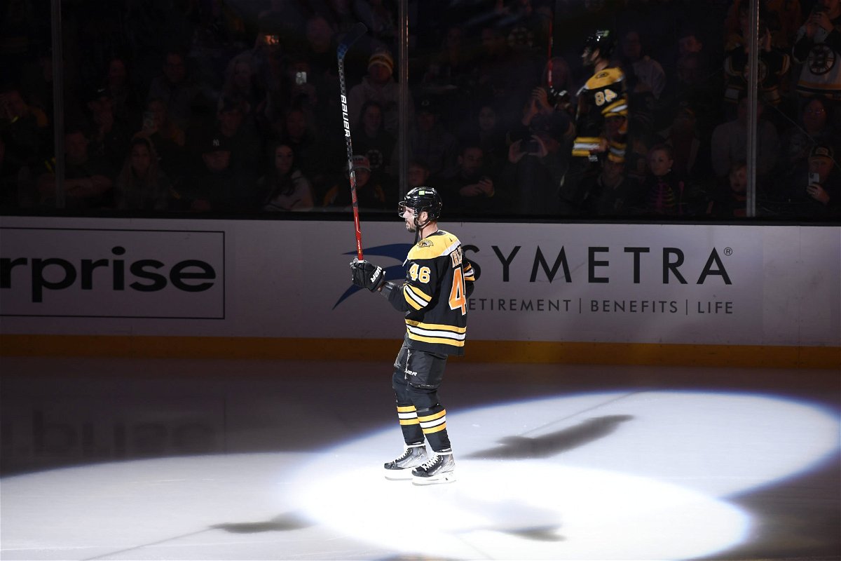 Après avoir gagné 72 148 171 $ en carrière, l'attaquant vedette des Bruins de Boston, David Krejci, fait ses adieux à la patinoire