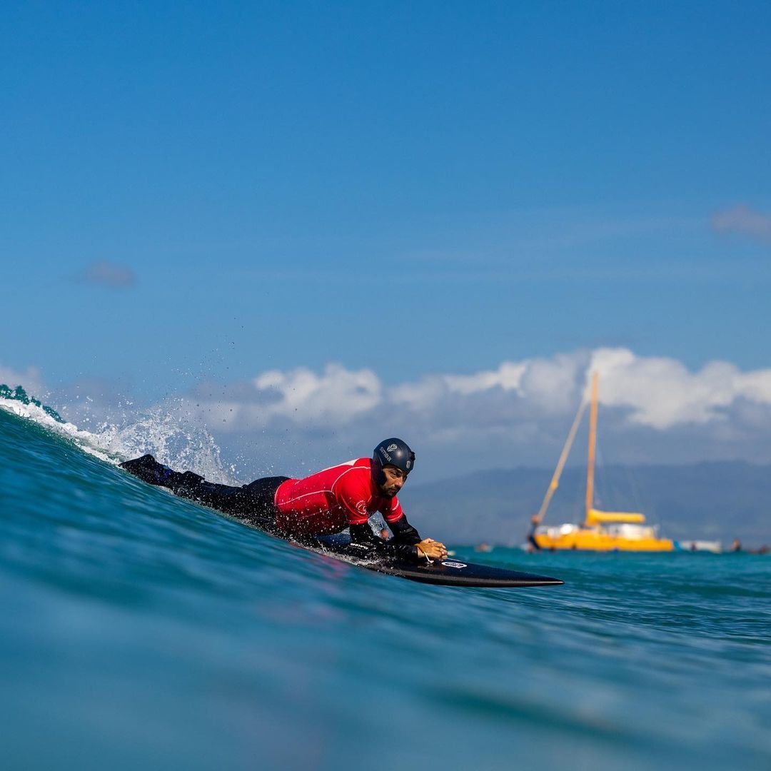 "Cela m'a fait pleurer": un événement de surf de 20 ans lancé par un surfeur tétraplégique envoie une vague de compassion à travers la communauté