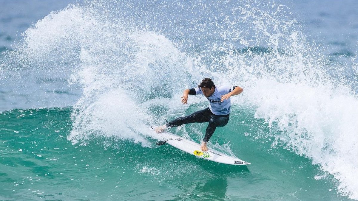 "J'ai giflé des hommes deux fois" : le numéro 4 mondial du surf prodige, qui a déjà eu une vive controverse, quitte le sport après avoir perdu un million de dollars