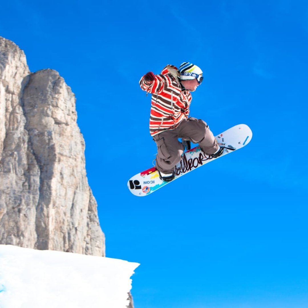 « Le rêve que je poursuivrai pour toujours » : un célèbre filmeur de snowboard étonne son public avec des images inédites de descentes enneigées