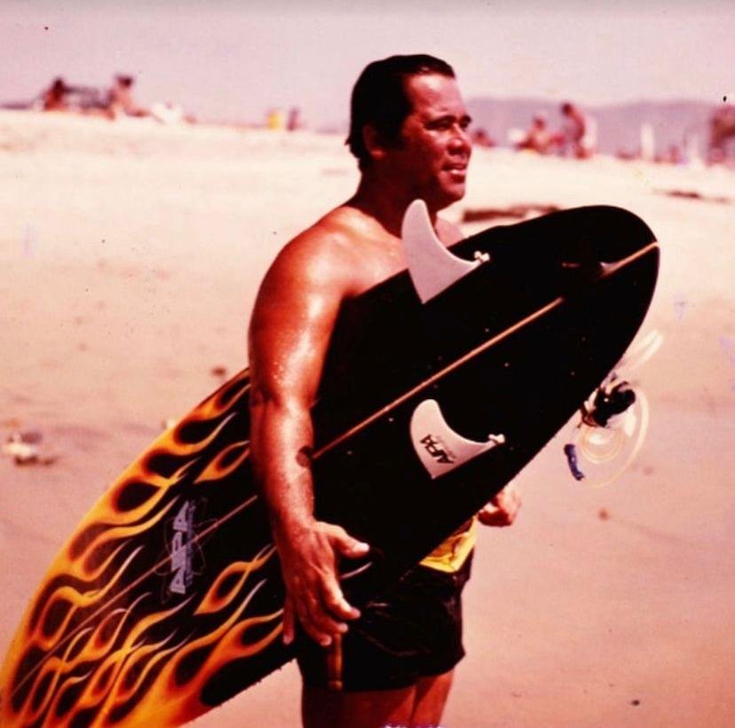 Voici tout ce que vous devez savoir sur la légende du surf hawaïen à l'occasion de son 81e anniversaire de naissance