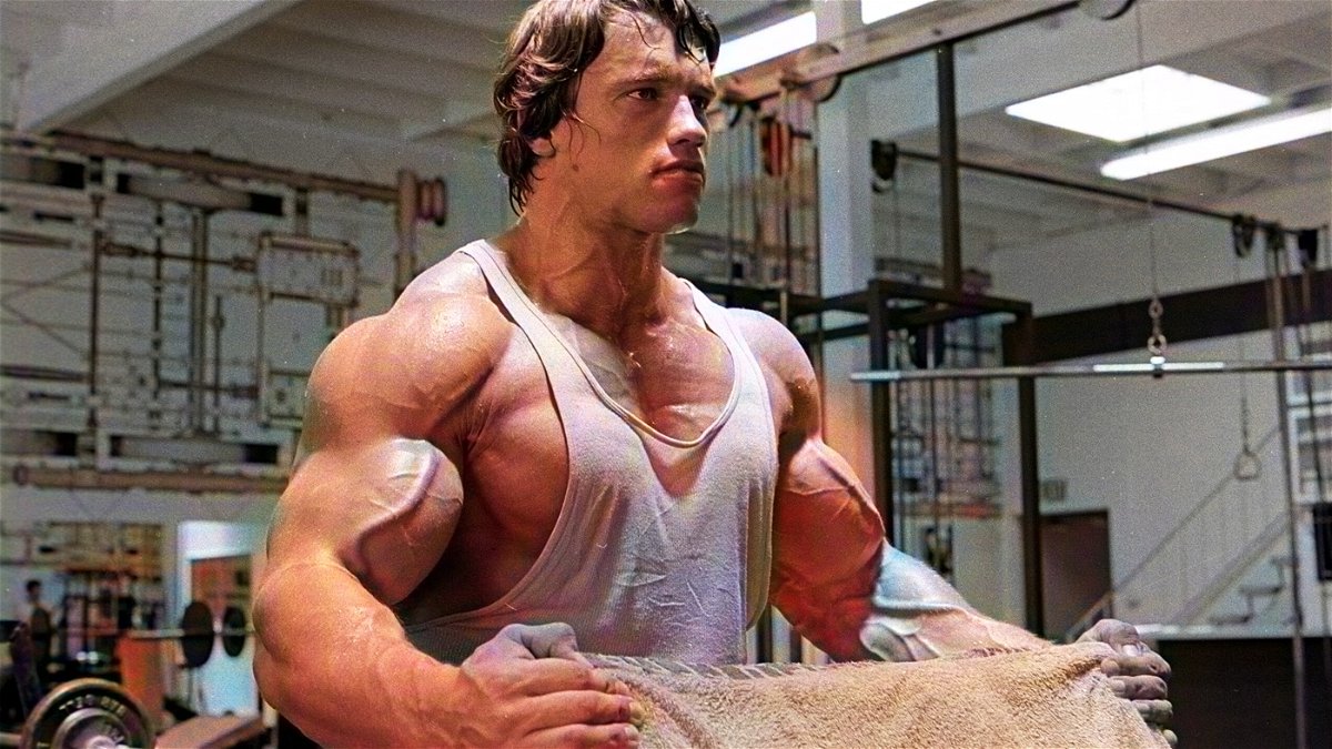 Le bodybuilder qui n'avait que 7 ans lorsqu'Arnold Schwarzenegger a remporté son 7e titre olympique remet en question sa méthode d'entraînement : « risque de blessure »