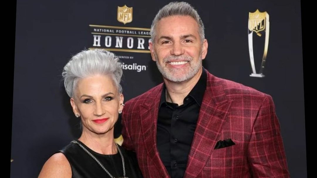 "Take Me Away" : l'épouse de Kurt Warner, 52 ans, membre du Temple de la renommée de la NFL, dresse un tableau de la romance hors réseau du quarterback