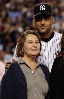 « Tout était flou… » : la légende des Yankees, Derek Jeter, a révélé une célébration émouvante avec les parents quelques instants après la victoire emblématique de la Classique d'automne