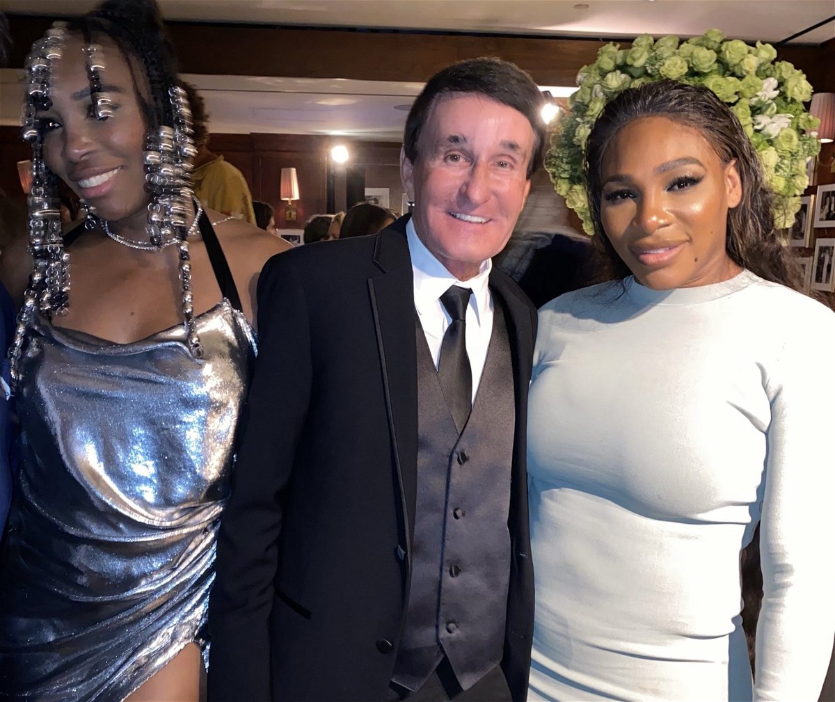 18 mois après une méga réunion aux Oscars, l’entraîneur de l’enfance de Serena Williams fait un voyage dans le passé pour faire la lumière sur son arc “Prankster”