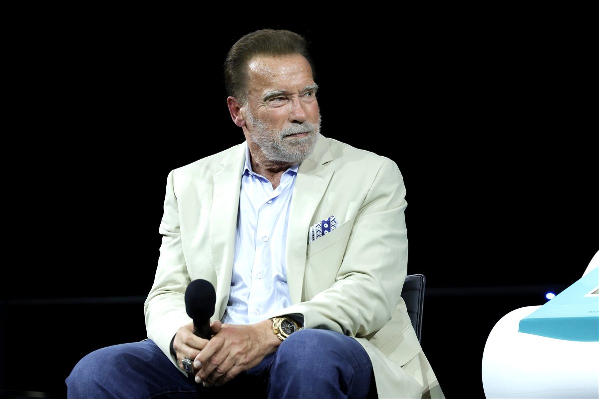 À l'occasion d'un retour à Hollywood après ses opérations du cœur jumeau à la fin des années 90, Arnold Schwarzenegger a choisi "La fin des temps" pour faire une déclaration audacieuse : "C'est la première fois que je prends de la drogue et de l'alcool".