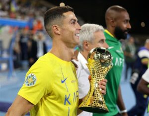 Malgré son 1er Trophée en Arabie Saoudite, Cristiano Ronaldo offre une énorme récompense à Al Nassr dans un geste rare